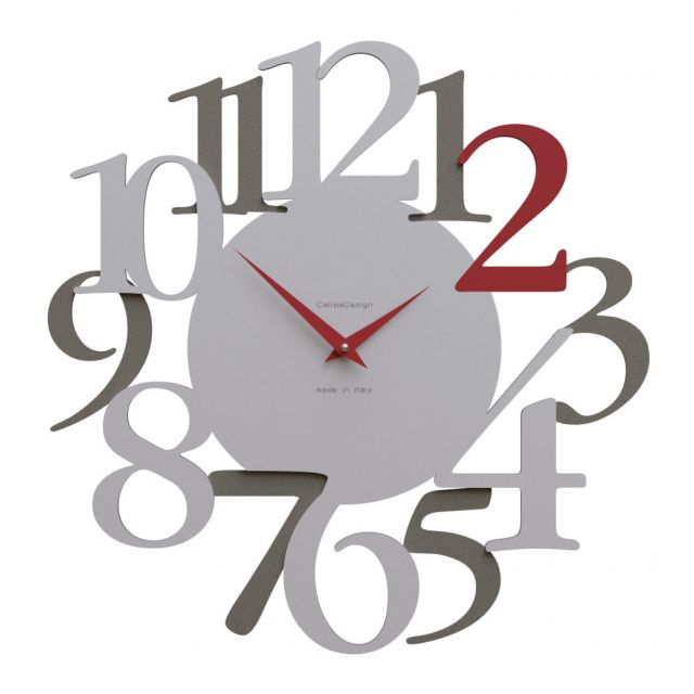 STILLE UHR MIT RUSSELL-ZAHLEN