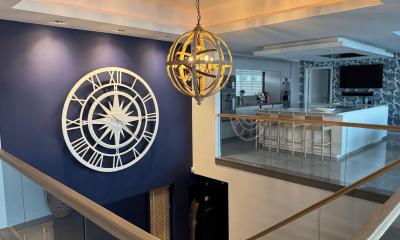 Luxus-Wanduhr: Italienisches Design für ein Haus am Meer